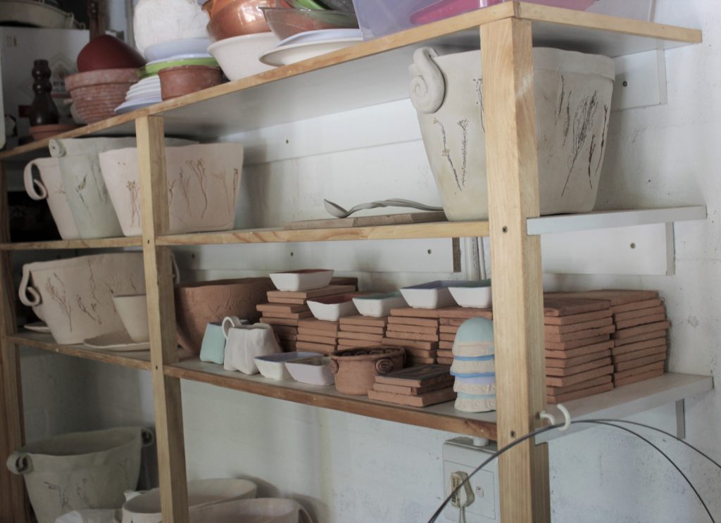 Kiln shelfs, ceramics, bone dry clay